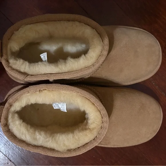 UGG Women’s Chestnut Ultra Mini Boots - Picture 6 of 11